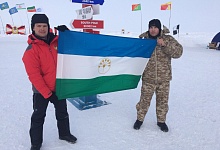 Алексей Буренин с флагом РБ