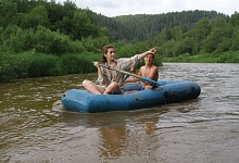 Ксения Старкова и Сергей на сплаве по реке "Инзер" в 2007 году