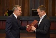 Награждение Антона Филиппова почетной грамотой